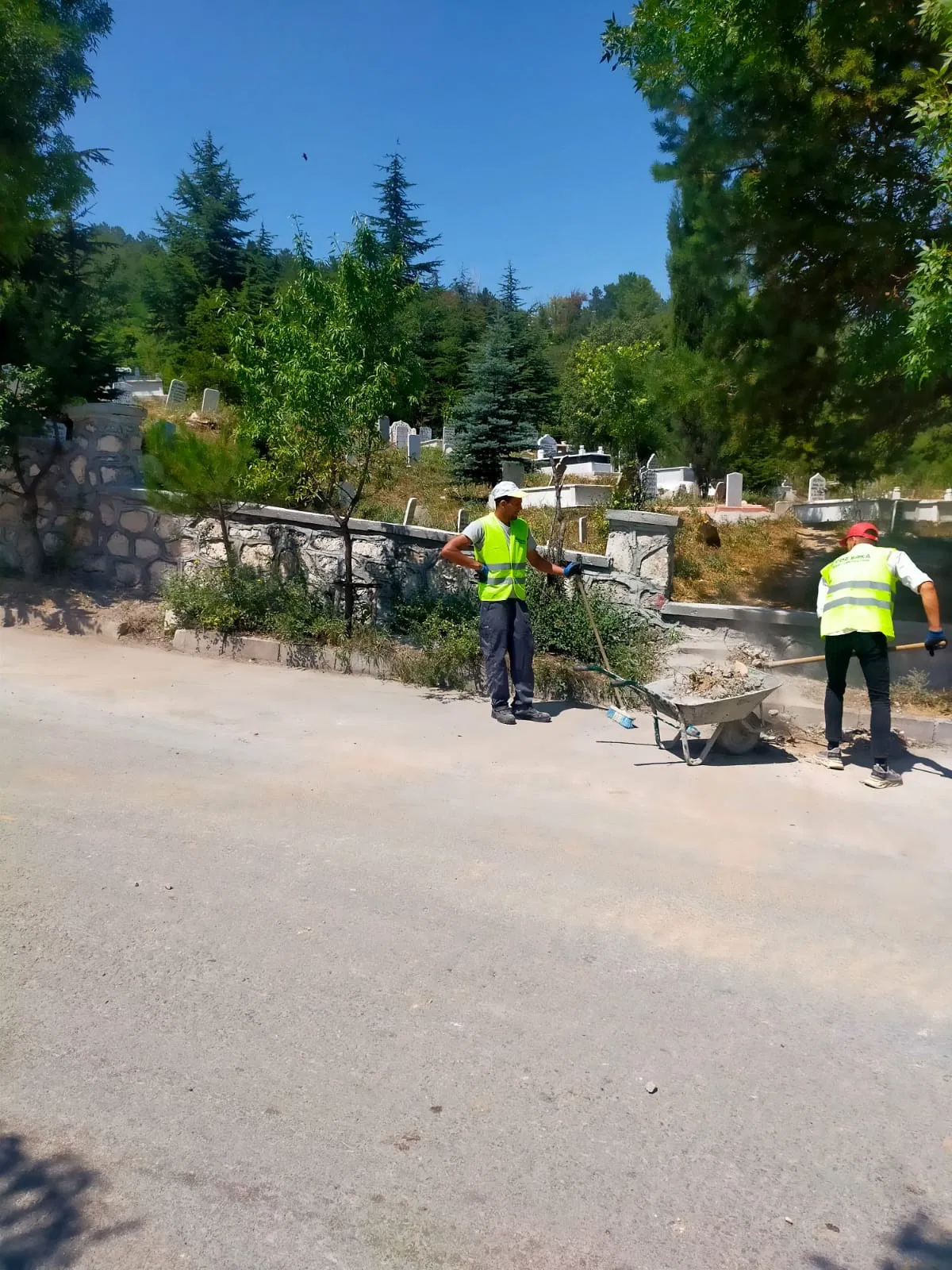 Kütahya Belediyesi 7 Adet mezarlık yapım işi thumbnail 5