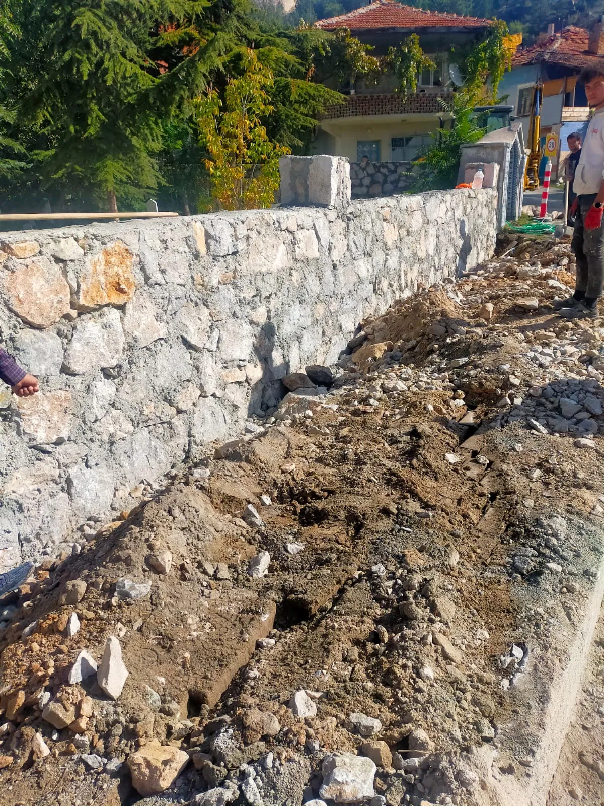 Kütahya Belediyesi 7 Adet mezarlık yapım işi thumbnail 9